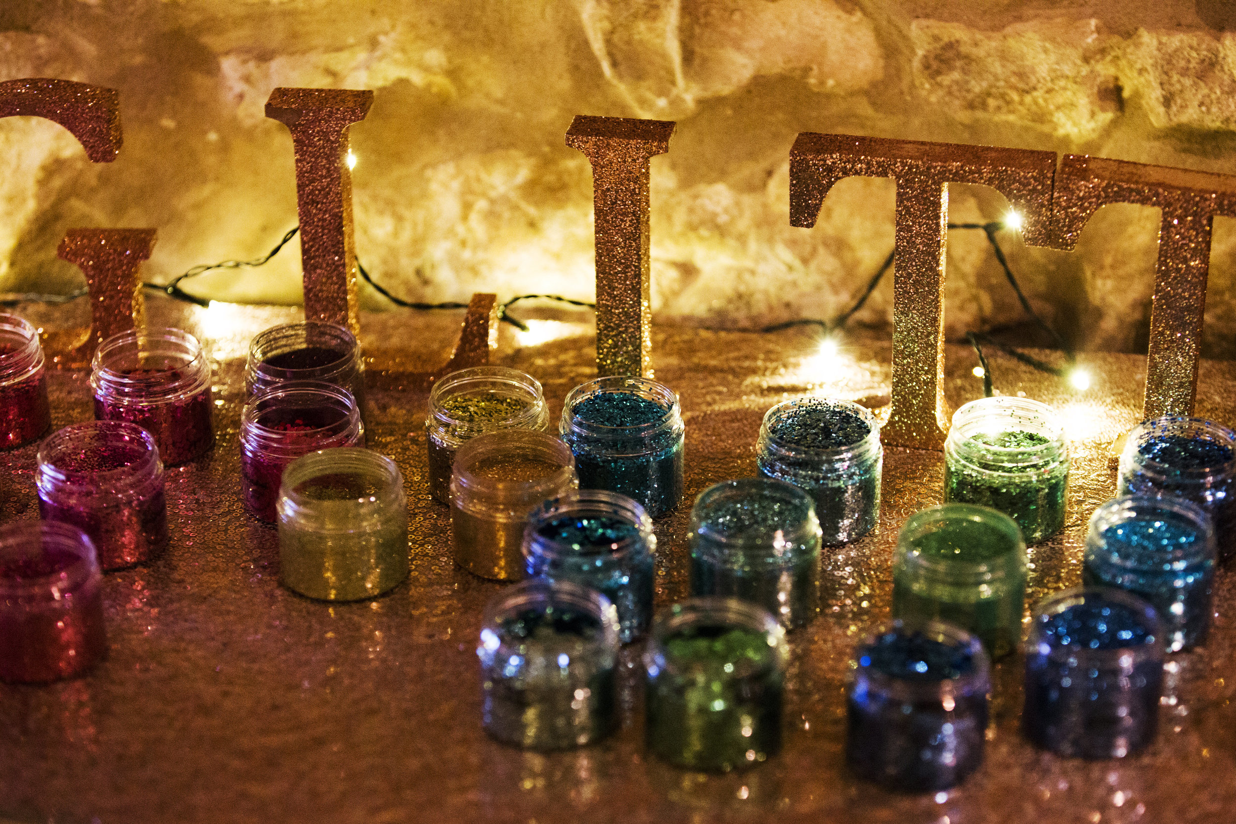 Why Having a Glitter Station at your Wedding is a Great Idea